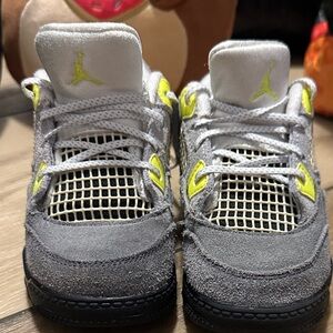Nike Toddler Air Jordan 4 Retro SE "Neon" sneaker